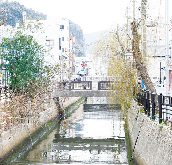 徒歩で対馬の街中を散策。車がなくても楽しめる好立地